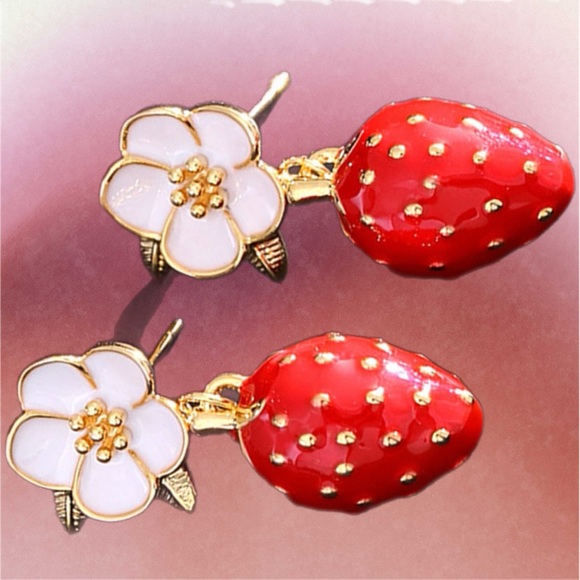 Spade Perfect Picnic Red Fruit Strawberry White Flower Earrings - Picture 4 of 5